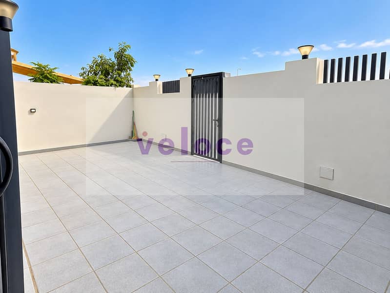8 Modern Minimalist Courtyard with Slatted Gate. png