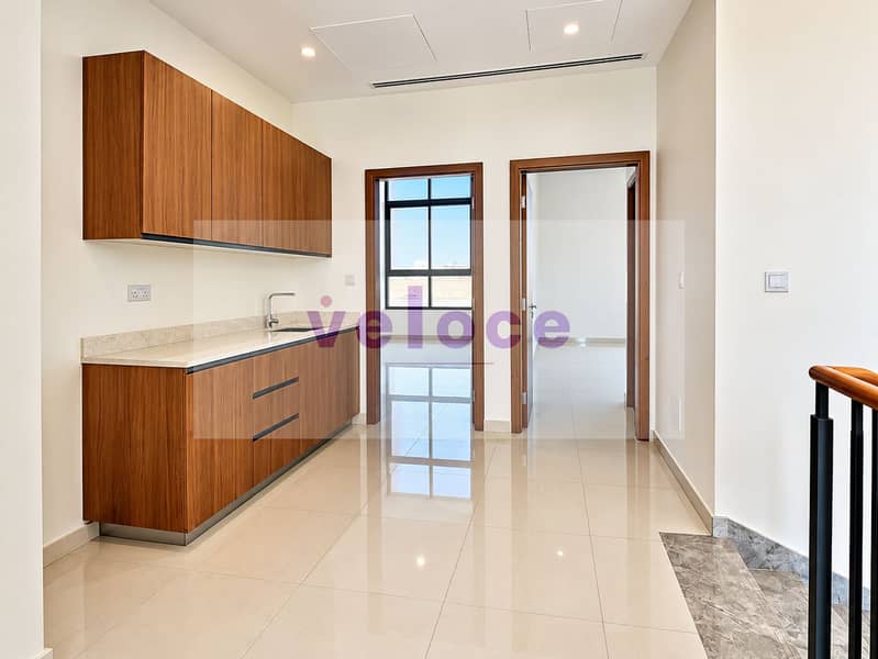 11 Modern Reflective Kitchenette Hallway. png