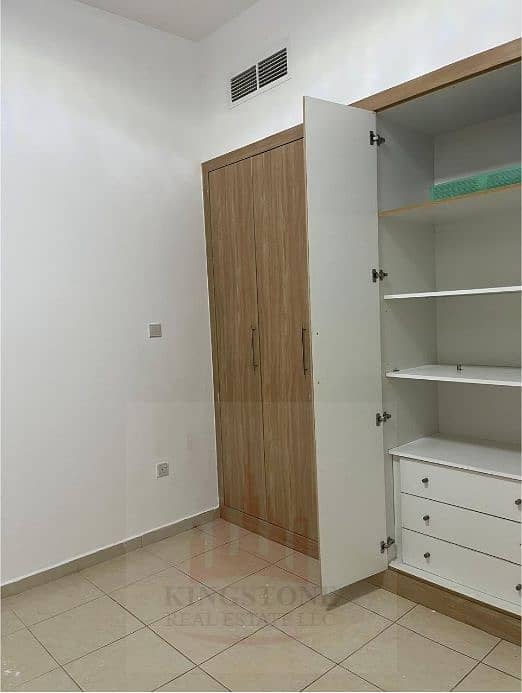 10 2nd bedroom wardropes. jpg