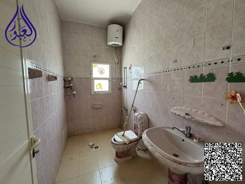 11 WhatsApp Image 2D026-10-08 at 1. jpg