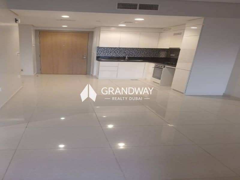 3 Spacious 2BR I Great Location I Sea View — photo 3