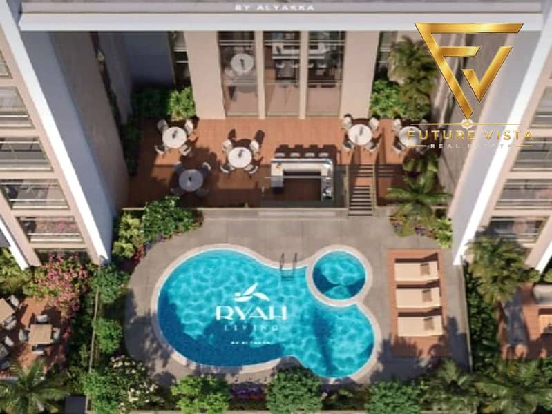 7 02_pool_courtyard. jpg