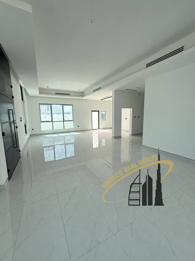 5 Villa living hall with rear window-1. png