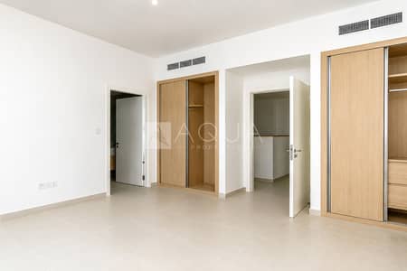 4 Bedroom Townhouse for Rent in Jebel Ali Village, Dubai - Vastu Compliant 4BR + Maid | End Unit | 6 Chqs