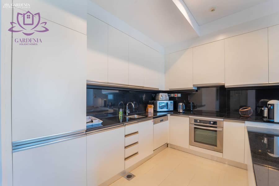 10 Kitchen 1 2. jpg