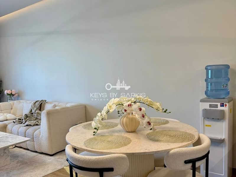5 05-dining-area. jpg