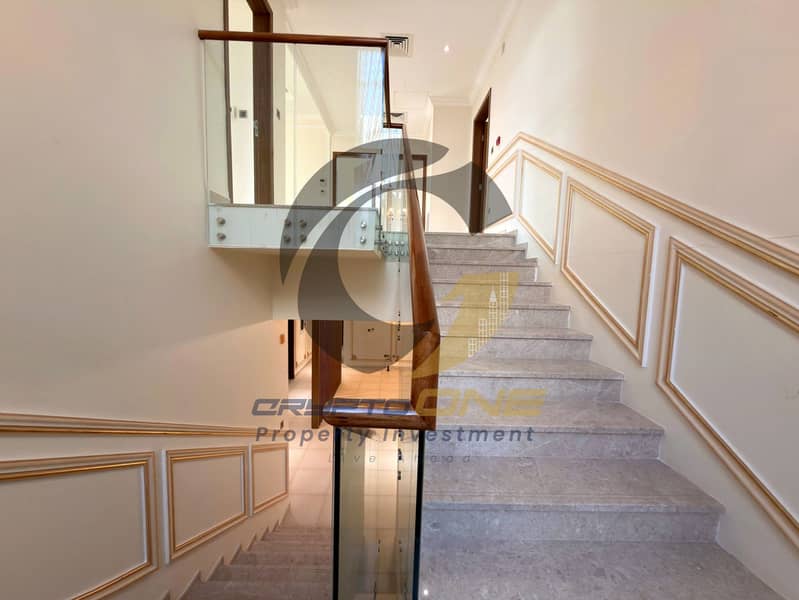 9 05-staircase. jpg