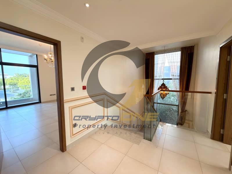 10 04-hallway. jpg