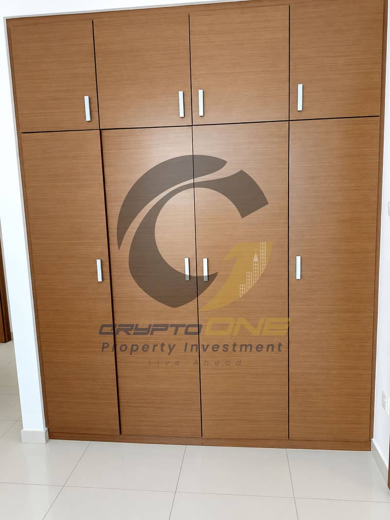 10 02_modern_warm_wood_built_in_wardrobe. png