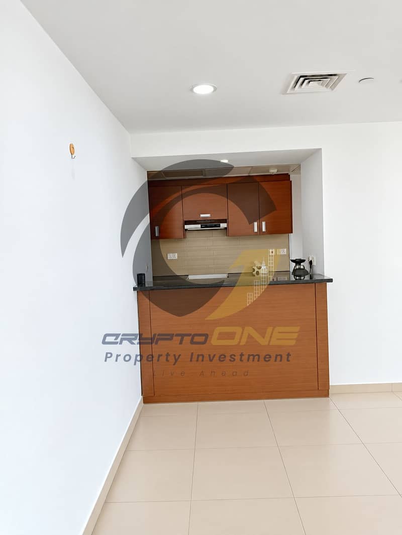 17 15_minimal_modern_apartment_kitchen_interior. png