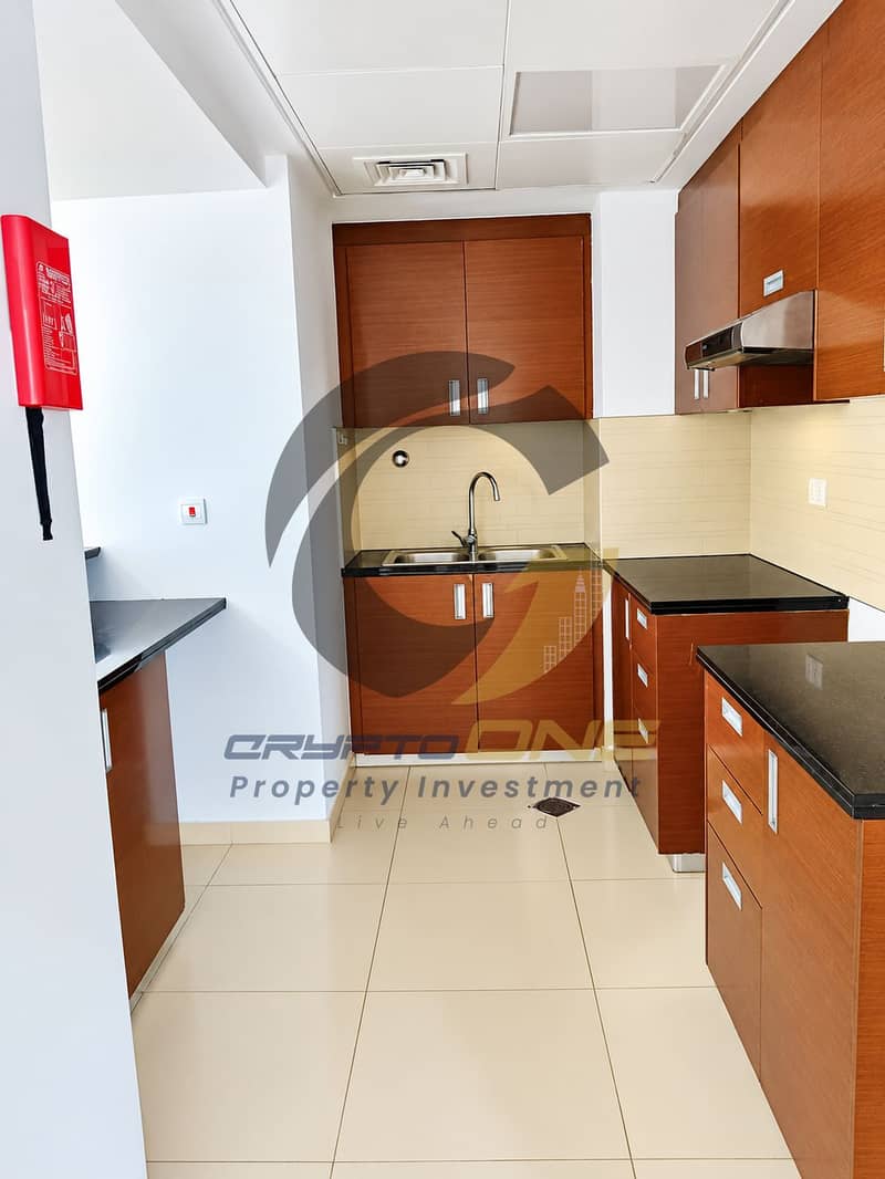 18 14_bright_modern_galley_kitchen. png