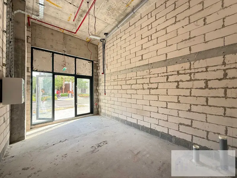 •Investor Deal•Brand New•Just Handed Over•Corner unit•Main Boulevard View•