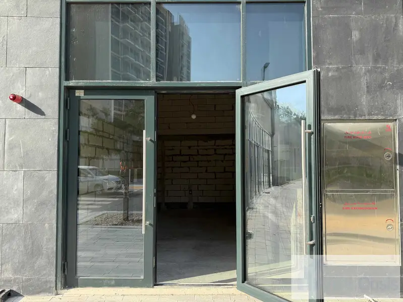 •Investor Deal•Brand New•Just Handed Over•Corner unit•Main Boulevard View•