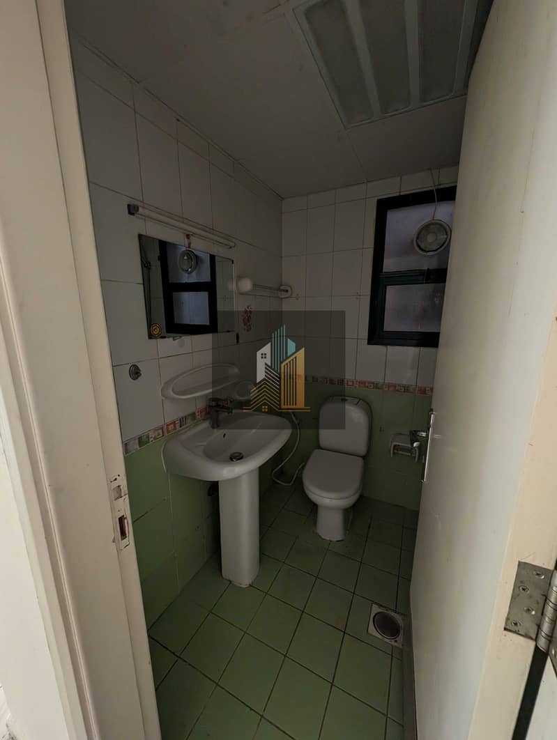 7 b7f8b43e-48ba-4e4e-a3d0-955e47a77e4a-1_all_2086. jpg
