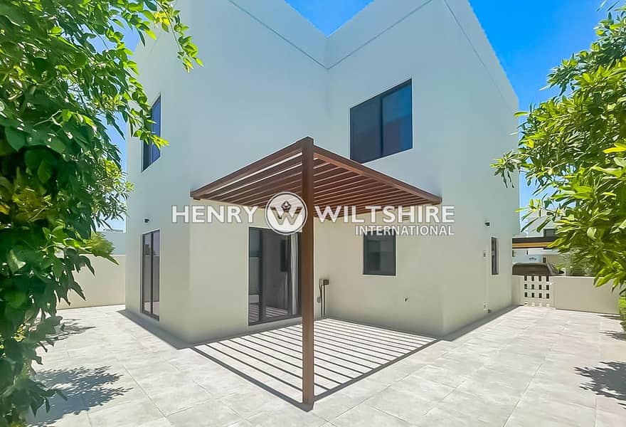 Upgraded Corner Single Row. Furnished Villa Upgraded Corner Single Row. Furnished Villa