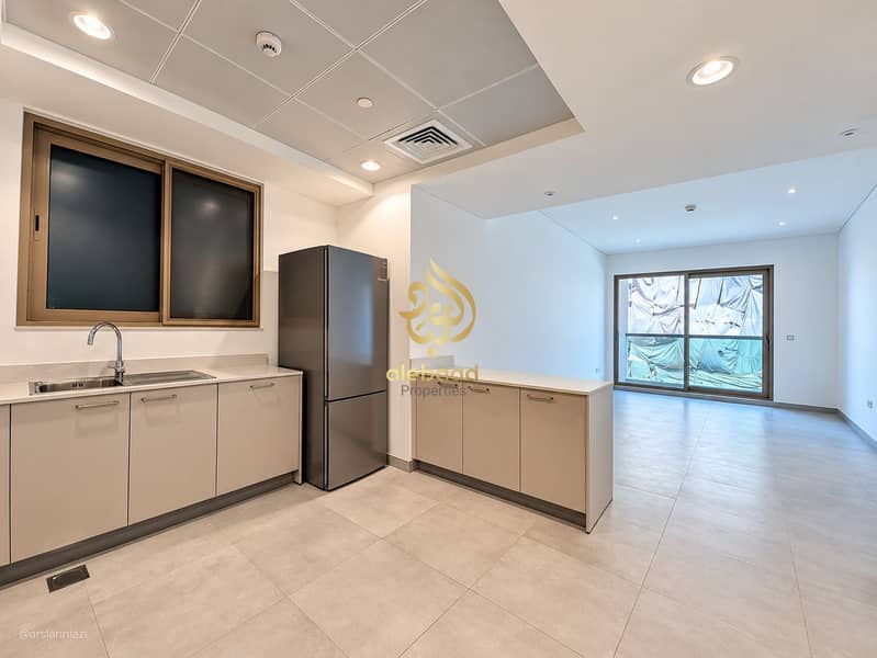 5 1000149129. png