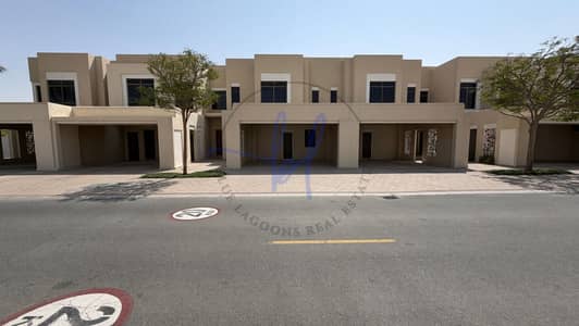 4 Camere Townhouse in affitto a Town Square, Dubai - AhABY. jpg 4 Camere Townhouse in affitto a Town Square, Dubai - AhABY. jpg