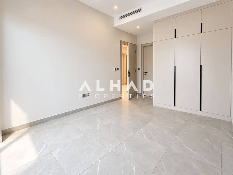5 Modern Minimalist Bedroom Interior. png