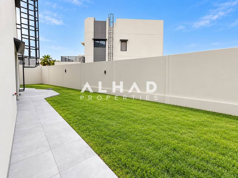 13 Modern Minimalist Side Yard Retreat. png