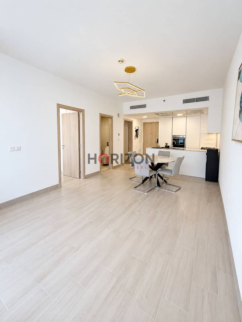 2 Bright Minimalist Open-Plan Apartment. jpg
