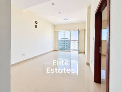 شقة 1 غرفة نوم للايجار في المدينة العالمية المرحلة 2 (ورسان 4)، دبي - Bright Minimalist Apartment Living Room. png