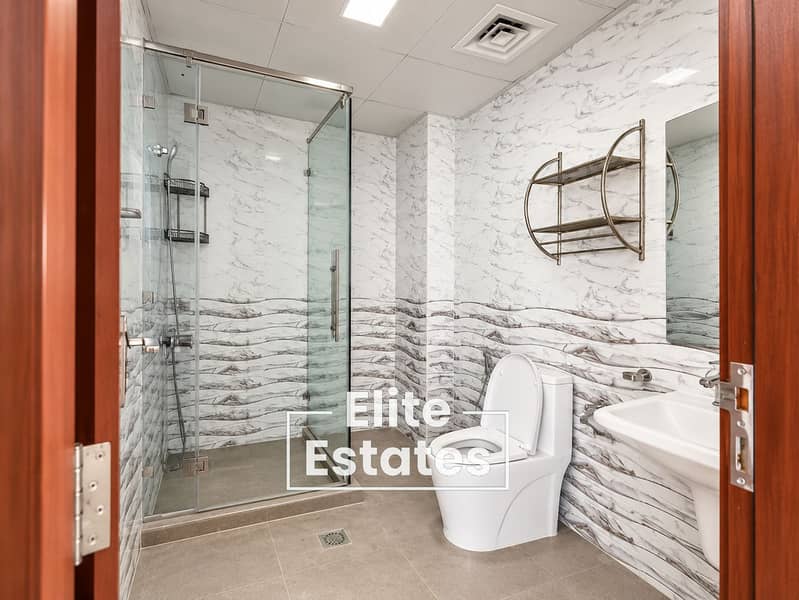 10 Modern Marble Bathroom Interior. png