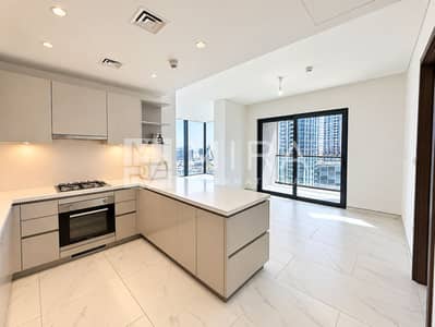 2 Schlafzimmer Wohnung zum Miete in Sobha Hartland, Dubai - Bright Minimalist Kitchen with City Views (1)
