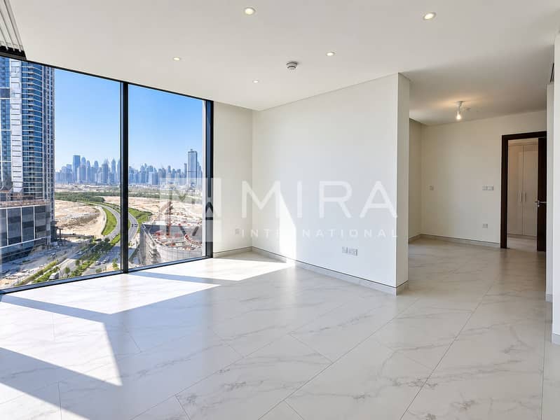 6 Bright Minimalist Apartment with Skyline Views