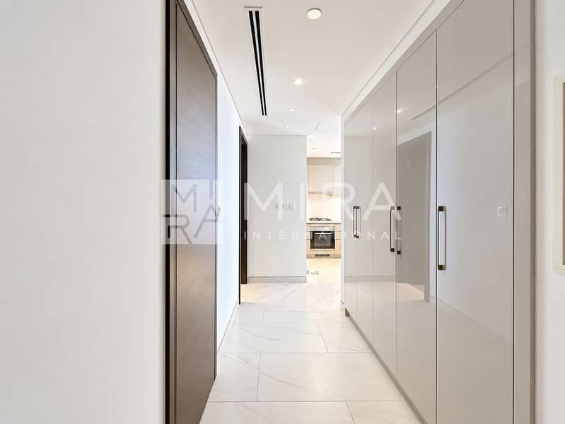 9 Modern Minimalist Hallway to Kitchen
