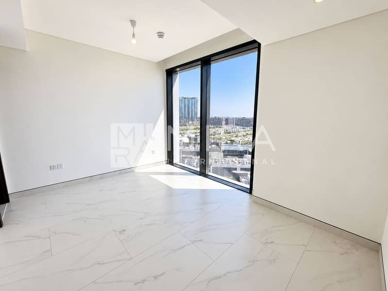 10 Sunlit Minimalist Apartment with City Views (2)