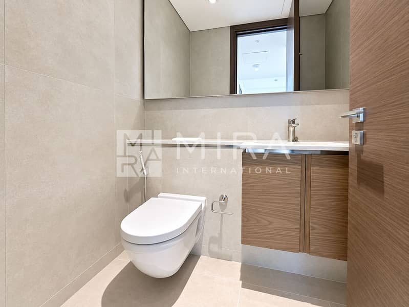 16 Modern Minimalist Beige Bathroom