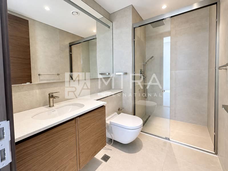 17 Modern Spa-Like Bathroom Interior