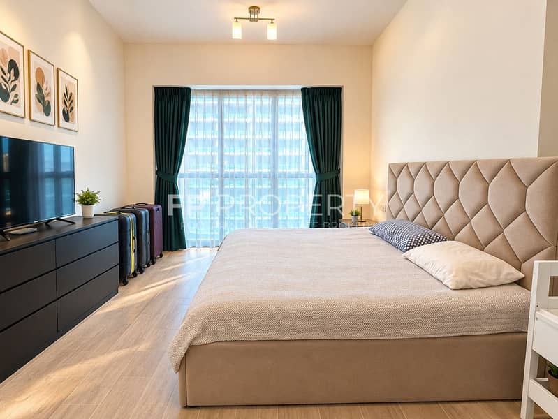 7 Bright Minimalist Bedroom Retreat. png