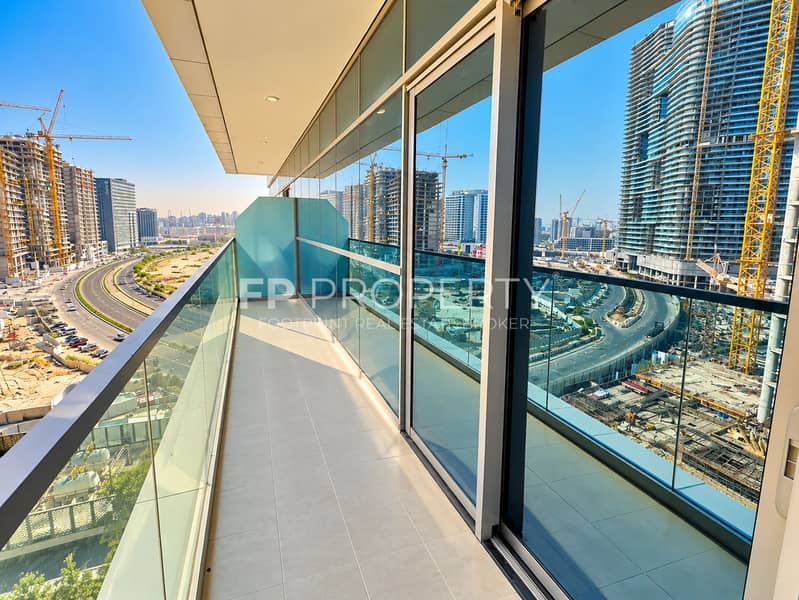10 Modern Balcony Overlooking City Construction. png