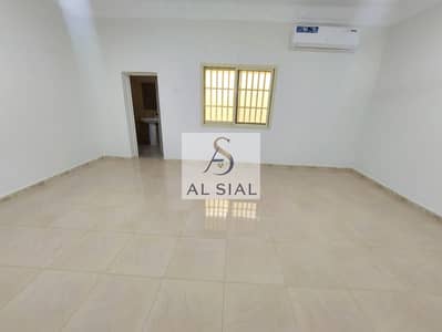 5 Bedroom Villa for Rent in Al Khaledia Suburb, Sharjah - IMG-20261009-WA0056. jpg 5 Bedroom Villa for Rent in Al Khaledia Suburb, Sharjah - IMG-20261009-WA0056. jpg