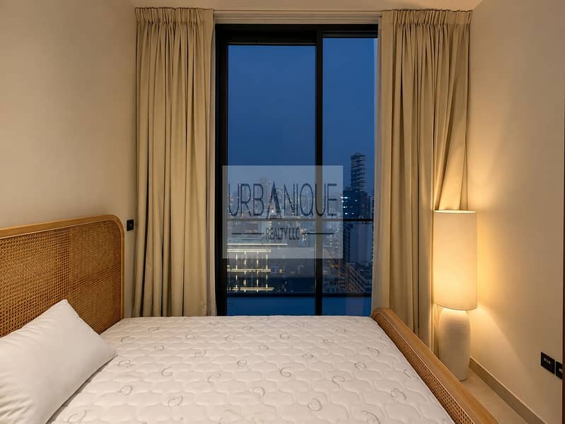 10 Cozy Bedroom Overlooking the Night City. png