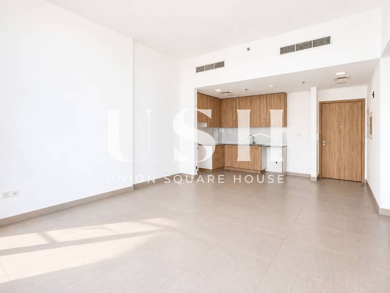 2 Bright Minimalist Apartment Interior (5). png