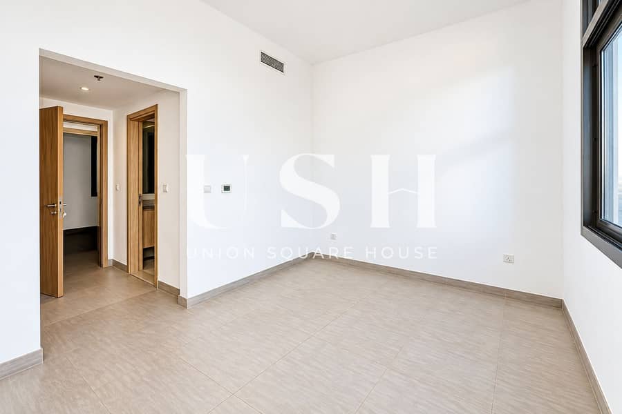 7 Bright Minimalist Modern Room. png