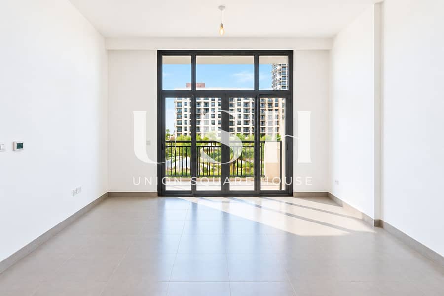 9 Empty Modern Room with Balcony Views. png