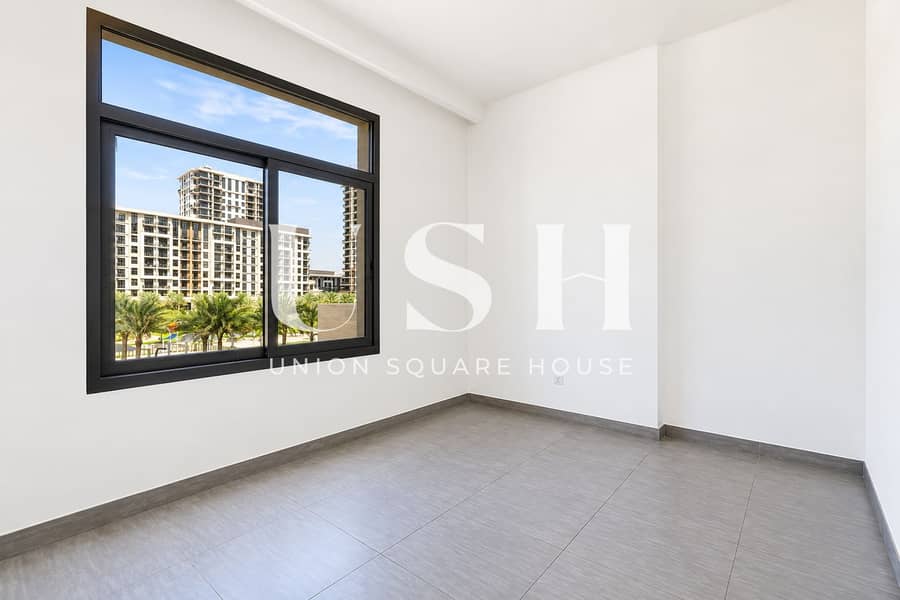 12 Minimalist Cityview Room. png