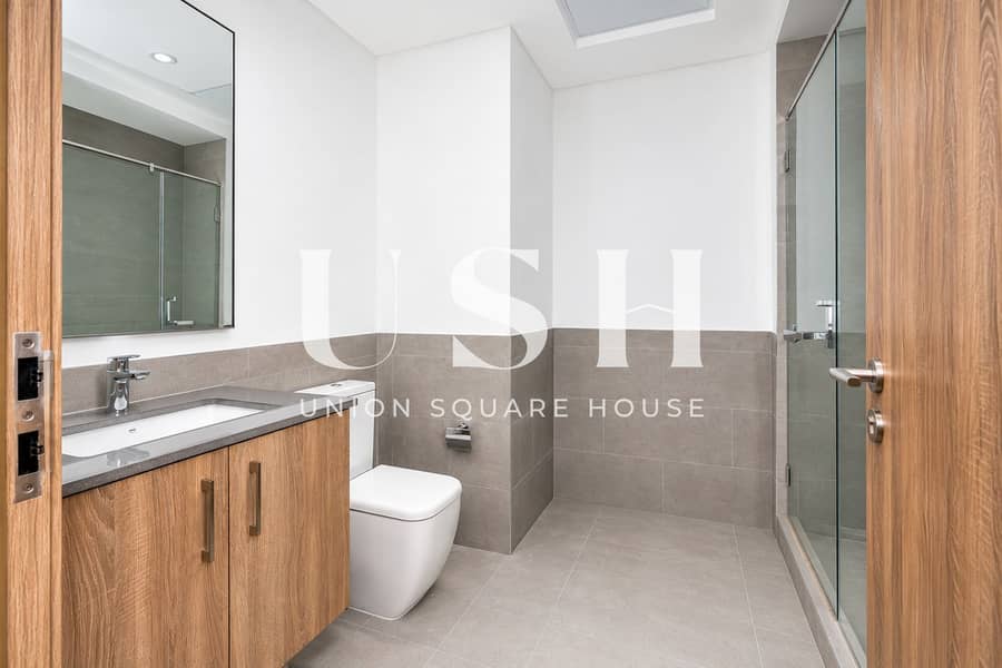 14 Modern Minimalist Bathroom Interior (1). png