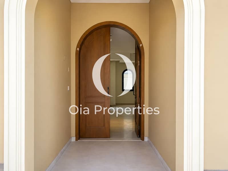 2 Warm Mediterranean Arched Entryway. png