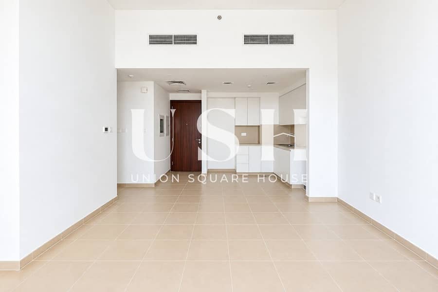 2 Bright Minimalist Apartment Interior (8). jpg
