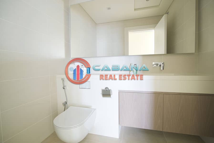 6 Washroom. jpeg