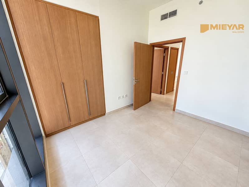 10 Bright Minimalist Bedroom Interior. png