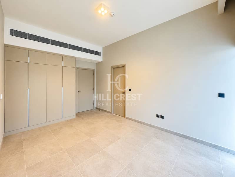 18 Bright Minimalist Room Interior. png