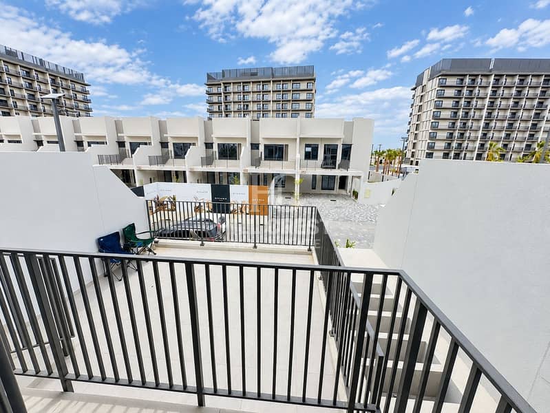 23 Modern Residential Terrace Courtyard. png