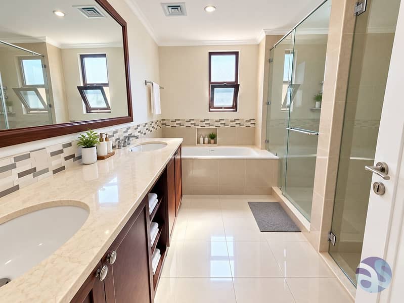22 Bright Modern Beige Bathroom Retreat. png