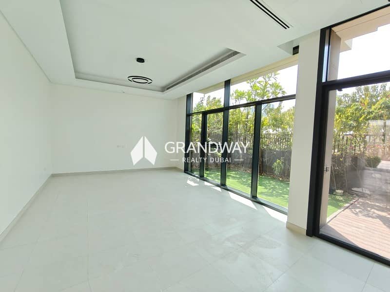 3 LUXURY 3BR VILLA | MODERN KITCHEN| LARGE GARDEN| — photo 3