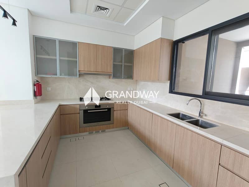 11 LUXURY 3BR VILLA | MODERN KITCHEN| LARGE GARDEN| — photo 11